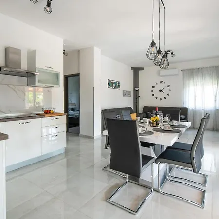 2 Bedroom Amazing In * Marčana